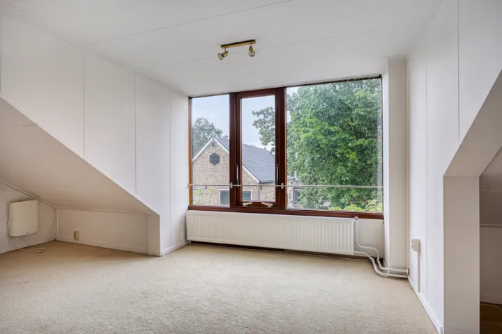 Ruime zolderkamer